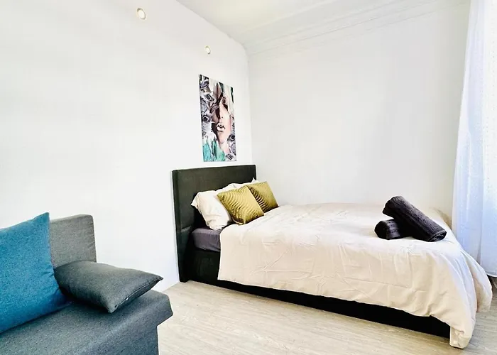 Beautiful 4Br Apt For Up To 12P 10 Min To Fac Platz